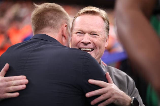 Netherlands v Sweden: Group F - FIFA World Cup, WM, Weltmeisterschaft, Fussball 2026 Graham Potter, Sweden manager, hugs Ronald Koeman, Netherlands manager, before the FIFA World Cup Group F match between the Netherlands and Sweden at Houston Stadium, Houston, on June 20, 2026. Houston Texas United States  Copyright: xMIxNewsx originalFilename:fletcher-netherla260620_npX2e.jpg