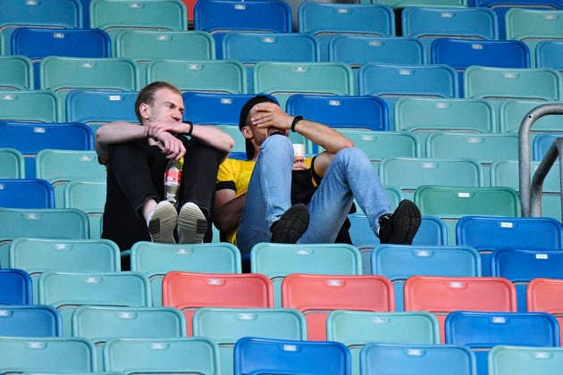 GOTHENBURG, SWEDEN 20260620 Depression after a 5-1 loss as football fans gathered at Ullevi to watch Sweden s group stage match against the Netherlands in the World Cup on a big screen on Midsummer s Day. GÖTEBORG SWEDEN x9200x *** GOTHENBURG, SWEDEN 20260620 Depression following a 5-1 loss as soccer fans gathered at Ullevi to watch Sweden’s group stage match against the Netherlands in the World Cup on a big screen on Midsummer’s Day GÖTEBORG SWEDEN x9200x,detected_source_language  Copyright: xHannaxBrunlöf TTx FANS WATCH THE WORLD CUP NETHERLANDS - SWEDEN AT ULLEVI