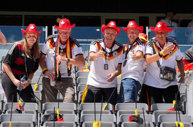 Fans der deutschen Nationalmannschaft sind vor dem Gruppenspiel der FIFA Fussball-Weltmeisterschaft 2026 gegen die Elfenbeinkueste im Stadion zu sehen. CAN, FIFA Weltmeisterschaft, Deutschland vs Elfenbeinkueste, Toronto, 20.06.2026 CAN, FIFA Weltmeisterschaft, Deutschland vs Elfenbeinkueste, Toronto, 20.06.2026 Toronto *** Fans of the German national team are seen in the stadium before the group stage match of the 2026 FIFA World Cup against Ivory Coast CAN, FIFA World Cup, Germany vs. Ivory Coast, Toronto, June 20, 2026 CAN, FIFA World Cup, Germany vs. Ivory Coast, Toronto, June 20, 2026, Toronto,detected_source_language Copyright: xEibner-Pressefoto ScottxColemanx EP_SCN