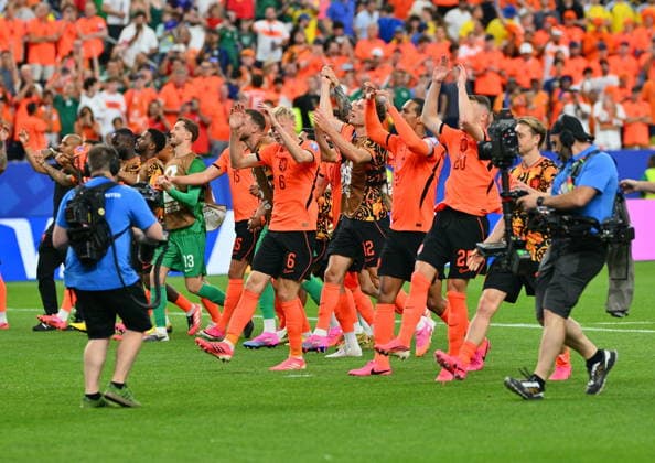 FIFA World Cup, WM, Weltmeisterschaft, Fussball 2026 - Group F - Netherlands vs Sweden Players of Netherlands applaud to supporters after winning the FIFA World Cup 2026 group stage match Netherlands against Sweden, in Houston, USA, 20 June 2026. HOUSTON United States  Copyright: xSAMxWASSONx