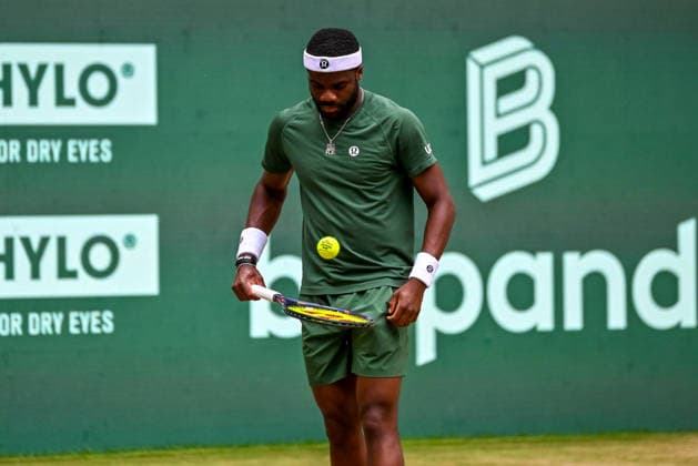 Frances Taifoe (USA) laesst den Ball auf dem Schlaeger springen TERRA WORTMANN Open 2026, Tennis, ATP, Tennis Herren Tennis Herren 500, Turnier, Hauptfeld, Halbfinale, 20.06.2026, TERRA WORTMANN Open 2026, Tennis, ATP, Tennis Herren 500, Turnier, Hauptfeld, Halbfinale, 20.06.2026 Halle *** Frances Taifoe (USA) lets the ball bounce on his racket TERRA WORTMANN Open 2026, Tennis, ATP, Mens 500, Tournament, Main Draw, Semifinals, June 20, 2026, TERRA WORTMANN Open 2026, Tennis, ATP, Men’s 500, Tournament, Main Draw, Semifinals, June 20, 2026, Indoor,detected_source_language Copyright: xEibner-Pressefoto RobertxGertzenx EP_RGN