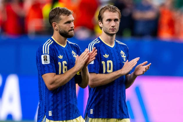260620 Jesper Karlström and Benjamin Nygren of Sweden look dejected after the FIFA World Cup, WM, Weltmeisterschaft, Fussball 2026 football match between Netherlands and Sweden on June 20, 2026 in Houston. Photo: Petter Arvidson BILDBYRAN kod PA PA1246 bbeng fotboll football soccer fotball vm fotbolls-vm fotball-vm fotbolls-vm 2026 fifa world cup 2026 sverige sweden sverige a netherlands nederländerna depp *** June 20, 2026  Copyright: PETTERxARVIDSON BB260620PA235