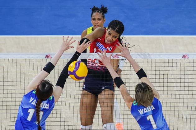 (260620) -- PASIG CITY, June 20, 2026 -- Geraldine Sthefany Gonzalez (Back C) of the Dominican Republic spikes the ball during the pool 5 match between the Dominican Republic and Japan in week 2 of the Women s Volleyball Nations League (VNL) 2026, the Philippines, on June 20, 2026. ) (SP)PHILIPPINES-PASIG CITY-VOLLEYBALL NATIONS LEAGUE 2026 WEEK 2 ROUELLExUMALI 