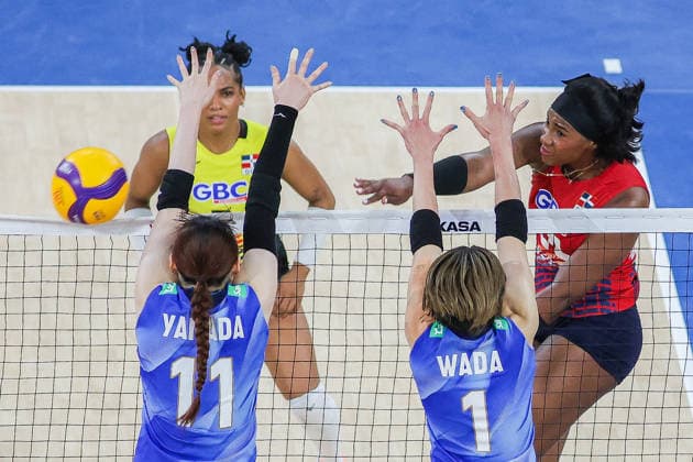 (260620) -- PASIG CITY, June 20, 2026 -- Flormarie Heredia Colon (1st R) of the Dominican Republic spikes the ball during the pool 5 match between the Dominican Republic and Japan in week 2 of the Women s Volleyball Nations League (VNL) 2026, the Philippines, on June 20, 2026. ) (SP)PHILIPPINES-PASIG CITY-VOLLEYBALL NATIONS LEAGUE 2026 WEEK 2 ROUELLExUMALI 