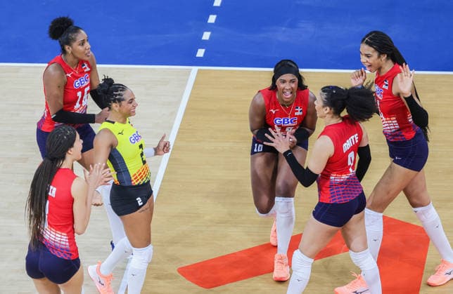 (260620) -- PASIG CITY, June 20, 2026 -- Players of the Dominican Republic celebrate after scoring a point during the pool 5 match between the Dominican Republic and Japan in week 2 of the Women s Volleyball Nations League (VNL) 2026, the Philippines, on June 20, 2026. ) (SP)PHILIPPINES-PASIG CITY-VOLLEYBALL NATIONS LEAGUE 2026 WEEK 2 ROUELLExUMALI 