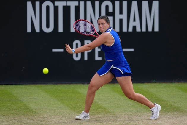 Lexus Nottingham Open - Day Six Emma Navarro competes during the semi-final singles match at the 2026 Lexus Nottingham Open Women s tennis tournament at the Nottingham Tennis Centre in Nottingham, England, on June 20, 2026. Nottingham Great Britain United Kingdom  Copyright: xOwenxHammondx originalFilename:hammond-2026lexu260620_npyVb.jpg