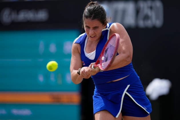 Lexus Nottingham Open - Day Six Emma Navarro competes during the semi-final singles match at the 2026 Lexus Nottingham Open Women s tennis tournament at the Nottingham Tennis Centre in Nottingham, England, on June 20, 2026. Nottingham Great Britain United Kingdom  Copyright: xOwenxHammondx originalFilename:hammond-2026lexu260620_npOjr.jpg