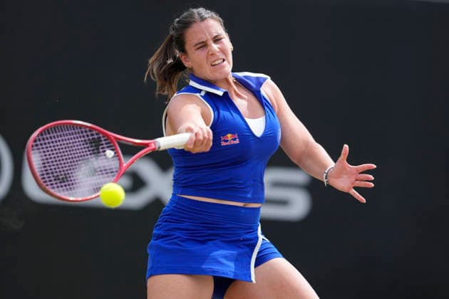 Lexus Nottingham Open - Day Six Emma Navarro competes during the semi-final singles match at the 2026 Lexus Nottingham Open Women s tennis tournament at the Nottingham Tennis Centre in Nottingham, England, on June 20, 2026. Nottingham Great Britain United Kingdom  Copyright: xOwenxHammondx originalFilename:hammond-2026lexu260620_npqRr.jpg