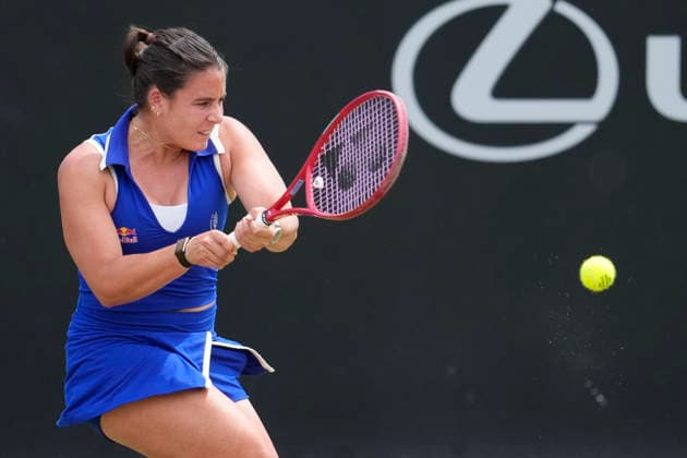Lexus Nottingham Open - Day Six Emma Navarro competes during the semi-final singles match at the 2026 Lexus Nottingham Open Women s tennis tournament at the Nottingham Tennis Centre in Nottingham, England, on June 20, 2026. Nottingham Great Britain United Kingdom  Copyright: xOwenxHammondx originalFilename:hammond-2026lexu260620_np1Sg.jpg