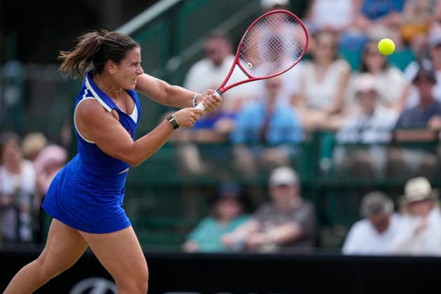 Lexus Nottingham Open - Day Six Emma Navarro competes during the semi-final singles match at the 2026 Lexus Nottingham Open Women s tennis tournament at the Nottingham Tennis Centre in Nottingham, England, on June 20, 2026. Nottingham Great Britain United Kingdom  Copyright: xOwenxHammondx originalFilename:hammond-2026lexu260620_npLDF.jpg