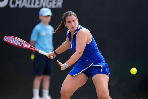 Lexus Nottingham Open - Day Six Emma Navarro competes during the semi-final singles match at the 2026 Lexus Nottingham Open Women s tennis tournament at the Nottingham Tennis Centre in Nottingham, England, on June 20, 2026. Nottingham Great Britain United Kingdom  Copyright: xOwenxHammondx originalFilename:hammond-2026lexu260620_npbCQ.jpg