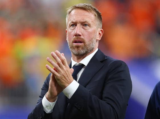 Sweden s head coach Graham Potter applauds fans after his team lost 5-1 to the Netherlands in a FIFA World Cup, WM, Weltmeisterschaft, Fussball match at NRG Stadium in Houston, Texas, on Saturday, June 20, 2026.  HOU20260620924 CHRISTIANxBRUNSKILL