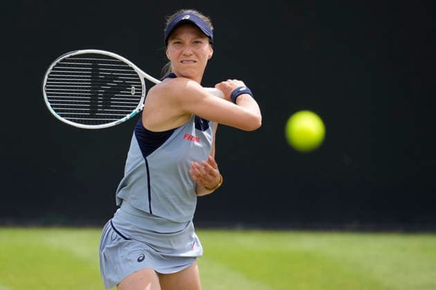 Lexus Nottingham Open - Day Six Viktorija Golubic competes during her semi-final singles match at the 2026 Lexus Nottingham Open Women s tennis tournament at the Nottingham Tennis Centre in Nottingham, England, on June 20, 2026. Nottingham Great Britain United Kingdom  Copyright: xOwenxHammondx originalFilename:hammond-2026lexu260620_npyIp.jpg