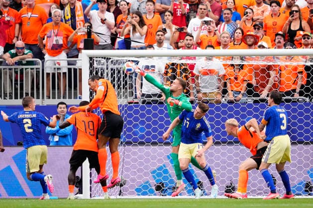 Netherlands v Sweden: Group F - FIFA World Cup, WM, Weltmeisterschaft, Fussball 2026 Bart Verbruggen of Netherlands in action during the FIFA World Cup 2026 Group F match between Netherlands and Sweden at Houston Stadium on June 20, 2026 in Houston, United States. Houston TX United States  Copyright: xJosexBretonx originalFilename:bretonhernandez-netherla260620_npQaA.jpg