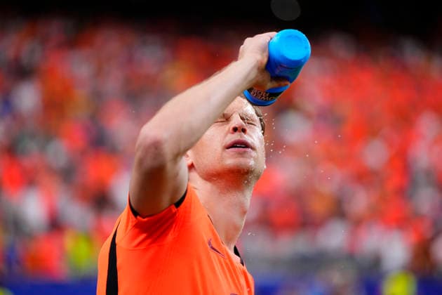 Netherlands v Sweden: Group F - FIFA World Cup, WM, Weltmeisterschaft, Fussball 2026 Frenkie De Jong of Netherlands looks on during the FIFA World Cup 2026 Group F match between Netherlands and Sweden at Houston Stadium on June 20, 2026 in Houston, United States. Houston TX United States  Copyright: xJosexBretonx originalFilename:bretonhernandez-netherla260620_npVGY.jpg