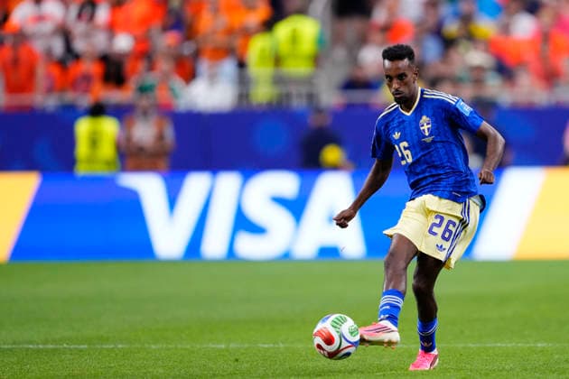 June 20, 2026, Philadelphia, Pennsylvania, United States: Taha Ali of Sweden plays the ball during the FIFA World Cup, WM, Weltmeisterschaft, Fussball 2026 Group F match between Netherlands and Sweden at Houston Stadium on June 20, 2026 in Houston, United States. Philadelphia United States - ZUMAa181 20260620_zaa_a181_064 Copyright: xJosexBretonx