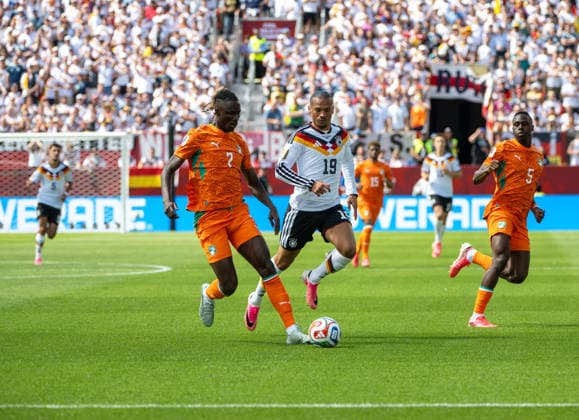 Fußball, Herren, FIFA World Cup, WM, Weltmeisterschaft, Fussball 2026, Spiel in Toronto (Gruppe E, 2. Spieltag), Deutschland - Elfenbeinküste, v. l. Odilon Kossounou (Elfenbeinküste), Leroy Sane (Deutschland), Wilfried Singo (Elfenbeinküste), 20.06. 2026, *** Soccer, Mens, 2026 FIFA World Cup, Group E match in Toronto, Matchday 2, Germany vs. Ivory Coast, from left Copyright: xMatthiasxKochx