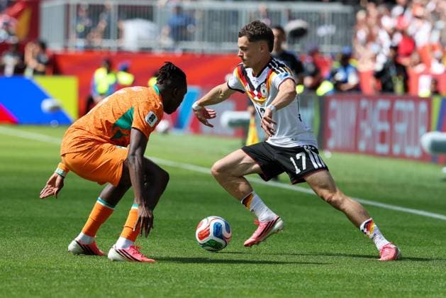 im Zweikampf, Aktion, mit Wilfried Singo 5 (Elfenbeinkueste), Florian Wirtz 17 (Deutschland), Deutschland vs. Elfenbeinkueste, Fussball, FIFA, Weltmeisterschaft 2026, Gruppenphase, 20.06.2026 Toronto Ontario Kanada *** one-on-one, action, featuring Wilfried Singo (5, Ivory Coast) and Florian Wirtz (17, Germany), Germany vs. Ivory Coast, soccer, FIFA, 2026 World Cup, group stage, June 20, 2026, Toronto, Ontario, Canada,detected_source_language Copyright: xkolbert-press ChristianxKolbertx