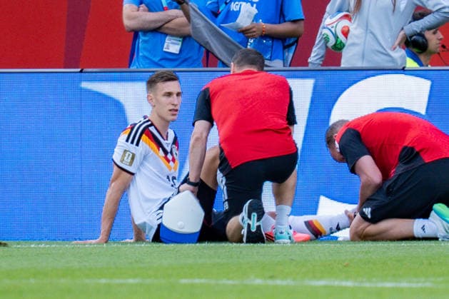 FIFA Fussball Weltmeisterschaft 2026, Gruppe E, Spiel 2, Deutschland vs Elfenbeinküste, 20.06.2026 im Toronto Stadium, Toronto Nico Schlotterbeck (Deutschland) Verletzung Behandlung verletzt *** 2026 FIFA World Cup, Group E, Match 2, Germany vs. Ivory Coast, June 20, 2026, at Toronto Stadium, Toronto; Nico Schlotterbeck (Germany) – injury, treatment, injured,detected_source_language Copyright: xBahhoxKarax