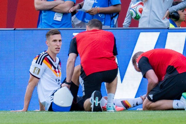 FIFA Fussball Weltmeisterschaft 2026, Gruppe E, Spiel 2, Deutschland vs Elfenbeinküste, 20.06.2026 im Toronto Stadium, Toronto Nico Schlotterbeck (Deutschland) Verletzung Behandlung verletzt *** 2026 FIFA World Cup, Group E, Match 2, Germany vs. Ivory Coast, June 20, 2026, at Toronto Stadium, Toronto; Nico Schlotterbeck (Germany) – injury, treatment, injured,detected_source_language Copyright: xBahhoxKarax