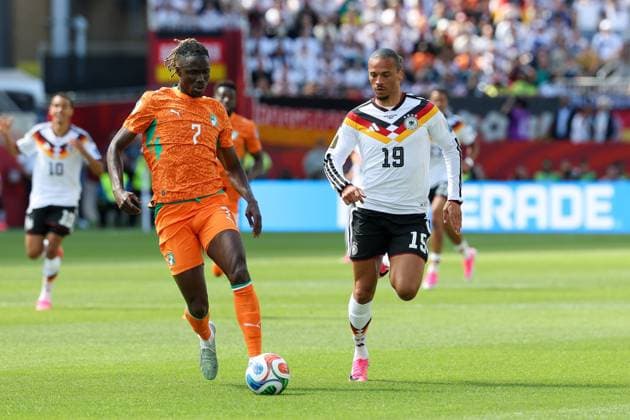 im Zweikampf, Aktion, mit Odilon Kossounou 7 (Elfenbeinkueste), Leroy Sane 19 (Deutschland), Deutschland vs. Elfenbeinkueste, Fussball, FIFA, Weltmeisterschaft 2026, Gruppenphase, 20.06.2026 Toronto Ontario Kanada *** One-on-one, Action, featuring Odilon Kossounou (7, Ivory Coast) and Leroy Sané (19, Germany), Germany vs. Ivory Coast, Soccer, FIFA, 2026 World Cup, Group Stage, June 20, 2026, Toronto, Ontario, Canada,detected_source_language Copyright: xkolbert-press ChristianxKolbertx