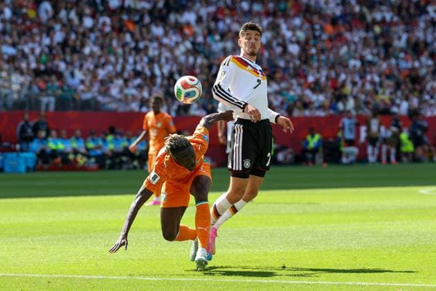 im Zweikampf, Aktion, mit Odilon Kossounou 7 (Elfenbeinkueste), Kai Havertz 7 (Deutschland), Deutschland vs. Elfenbeinkueste, Fussball, FIFA, Weltmeisterschaft 2026, Gruppenphase, 20.06.2026 Toronto Ontario Kanada *** One-on-one, Action, featuring Odilon Kossounou 7 (Ivory Coast) and Kai Havertz 7 (Germany), Germany vs. Ivory Coast, Soccer, FIFA, 2026 World Cup, Group Stage, June 20, 2026, Toronto, Ontario, Canada,detected_source_language Copyright: xkolbert-press ChristianxKolbertx