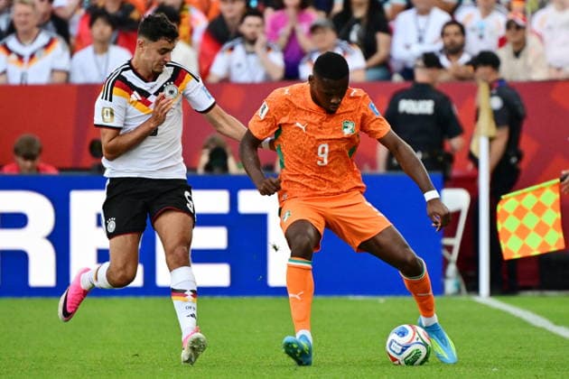 FIFA World Cup, WM, Weltmeisterschaft, Fussball 2026 - Group E - Germany vs Ivory Coast Aleksandar Pavlovic of Germany (L) and Ange-Yoan Bonny of Ivory Coast (R) in action during the FIFA World Cup 2026 group stage match Germany against Ivory Coast, in Toronto, Canada, 20 June 2026. TORONTO United States  Copyright: xEDUARDOxLIMAx