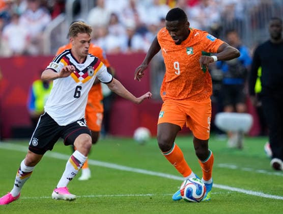 Joshua Kimmich (Deutschland, 6) gegen Ange-Yoan Bonny (Elfenbeinkueste, 9) CAN, FIFA Weltmeisterschaft, Deutschland vs Elfenbeinkueste, Toronto, 20.06.2026 CAN, FIFA Weltmeisterschaft, Deutschland vs Elfenbeinkueste, Toronto, 20.06.2026 Toronto *** Joshua Kimmich (Germany), 6 vs. Ange Yoan Bonny (Ivory Coast), 9 CAN, FIFA World Cup, Germany vs. Ivory Coast, Toronto, June 20, 2026 CAN, FIFA World Cup, Germany vs. Ivory Coast, Toronto, June 20, 2026, Toronto,detected_source_language Copyright: xEibner-Pressefoto ScottxColemanx EP_SCN
