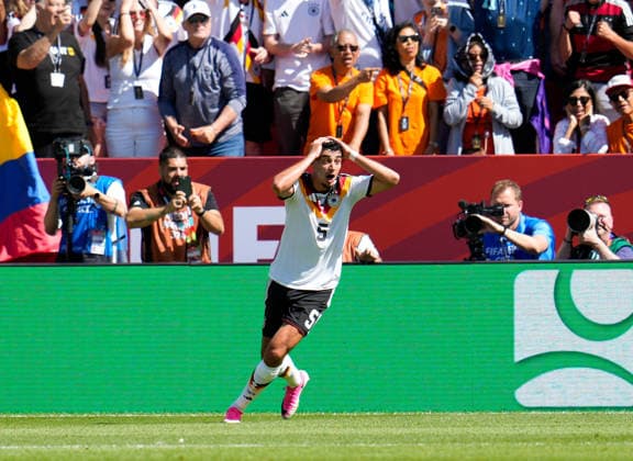 Aleksandar Pavlovic (Deutschland, 5) reagiert nach einem aberkannten Treffer wegen einer Abseitsentscheidung. CAN, FIFA Weltmeisterschaft, Deutschland vs Elfenbeinkueste, Toronto, 20.06.2026 CAN, FIFA Weltmeisterschaft, Deutschland vs Elfenbeinkueste, Toronto, 20.06.2026 Toronto *** Aleksandar Pavlovic (Germany, No. 5) reacts after a goal was disallowed due to an offside call, CAN, FIFA World Cup, Germany vs. Ivory Coast, Toronto, June 20, 2026, CAN, FIFA World Cup, Germany vs. Ivory Coast, Toronto, June 20, 2026, Toronto,detected_source_language Copyright: xEibner-Pressefoto ScottxColemanx EP_SCN