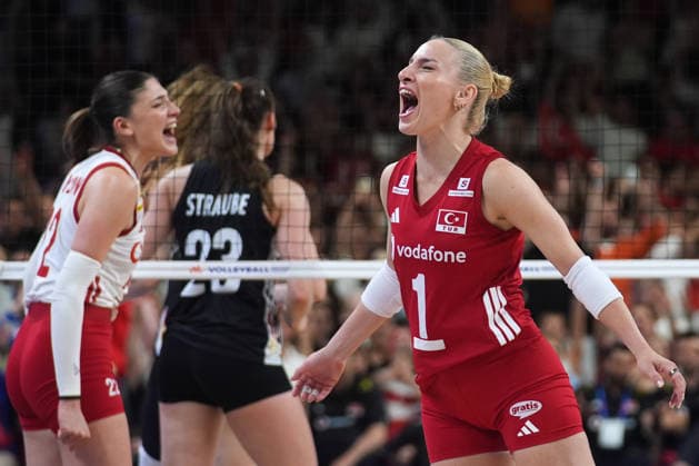 Turkiye v Germany - 2026 FIVB Volleyball Nations League ANKARA, TURKIYE - JUNE 20: Gizem Orge (1) of Turkiye celebrates their victory after the 2026 FIVB Volleyball Nations League Phase 2 match between Turkiye and Germany at the Ankara Sports Hall in Ankara, Turkiye on June 20, 2026. Dilara Irem Sancar Anadolu Ankara Turkey. Editorial use only. Please get in touch for any other usage.  Copyright: x2026xAnadoluxDilaraxIremxSancarx