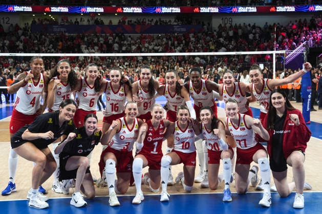Turkiye v Germany - 2026 FIVB Volleyball Nations League ANKARA, TURKIYE - JUNE 20: Gizem Orge (1) of Turkiye celebrates their victory after the 2026 FIVB Volleyball Nations League Phase 2 match between Turkiye and Germany at the Ankara Sports Hall in Ankara, Turkiye on June 20, 2026. Dilara Irem Sancar Anadolu Ankara Turkey. Editorial use only. Please get in touch for any other usage.  Copyright: x2026xAnadoluxDilaraxIremxSancarx