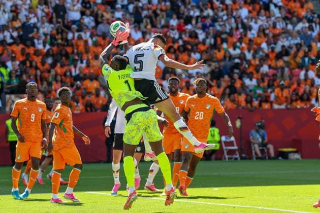 im Zweikampf, Aktion, mit Yahia Fofana 1 (Elfenbeinkueste), Aleksandar Pavlovic 5 (Deutschland), Deutschland vs. Elfenbeinkueste, Fussball, FIFA, Weltmeisterschaft 2026, Gruppenphase, 20.06.2026 Toronto Ontario Kanada *** One-on-one, action, featuring Yahia Fofana 1 (Ivory Coast) and Aleksandar Pavlovic 5 (Germany), Germany vs. Ivory Coast, soccer, FIFA, 2026 World Cup, group stage, June 20, 2026, Toronto, Ontario, Canada,detected_source_language Copyright: xkolbert-press ChristianxKolbertx