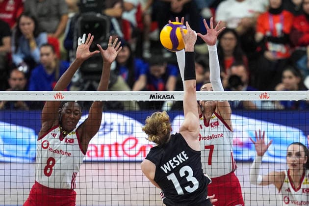 Turkiye v Germany - 2026 FIVB Volleyball Nations League ANKARA, TURKIYE - JUNE 20: Emilia Weske (13) of Turkiye in action against Sinead Jack-Kisal (8) of Germany during the 2026 FIVB Volleyball Nations League Phase 2 match between Turkiye and Germany at the Ankara Sports Hall in Ankara, Turkiye on June 20, 2026. Dilara Irem Sancar Anadolu Ankara Turkey. Editorial use only. Please get in touch for any other usage.  Copyright: x2026xAnadoluxDilaraxIremxSancarx