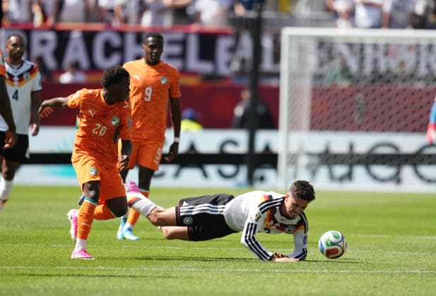 Kai Havertz (Germany) and Christ Inao Oulai (Ivory Coast) battle for the ball during Germany v Cote D Ivoire, Group E FIFA World Cup, WM, Weltmeisterschaft, Fussball 2026, Toronto Stadium, Toronto, Canada on June 20, 2026. Thor Wegner DeFodi Images. (Photo by DeFodi Images) - *** Kai Havertz of Germany and Christ Inao Oulai of Ivory Coast battle for the ball during the Germany vs. Ivory Coast match in Group E of the 2026 FIFA World Cup at Toronto Stadium in Toronto, Canada, on June 20, 2026. Photo by DeFodi Images, Thor Wegner.,detected_source_language