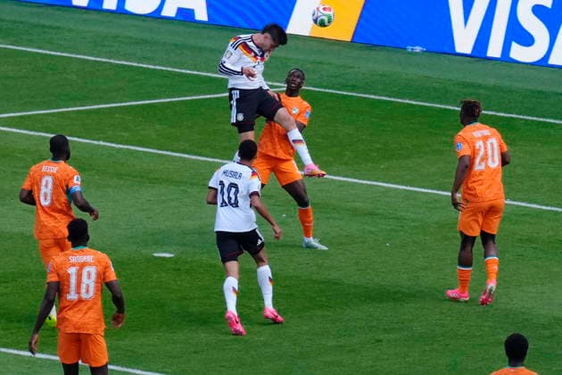 June 20, 2026, Toronto, On, CANADA: Germany s Kai Havertz (top) heads a ball over Ivory Coast s Odilon Kossounou (7) during the first half of a World Cup Group E soccer match, in Toronto, on Saturday, June 20, 2026. Canada News - June 20, 2026  - ZUMAc35_ 20260620_zaf_c35_061 Copyright: xChrisxYoungx