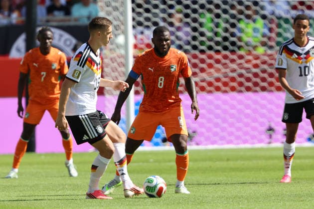 20.06.2026, Fussball, Herren, FIFA Weltmeisterschaft 2026, Vorrunde, Gruppe E, Toronto, Deutschland - Elfenbeinküste, Nico Schlotterbeck (Deutschland), Franck Kessie (Elfenbeinküste) Toronto BMO Field Ontario Kanada (CAN) *** June 20, 2026, Soccer, Mens, 2026 FIFA World Cup, Group Stage, Group E, Toronto, Germany vs. Ivory Coast, Nico Schlotterbeck (Germany), Franck Kessie (Ivory Coast), Toronto, BMO Field, Ontario, Canada (CAN),detected_source_language Copyright: xSebastianxBachx