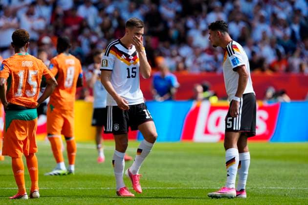 June 20, 2026, Toronto, On, CANADA: Germany s Nico Schlotterbeck (15) limps on the field after a tackle during the first half of a World Cup Group E soccer match against Ivory Coast, in Toronto, on Saturday, June 20, 2026. Canada News - June 20, 2026  - ZUMAc35_ 20260620_zaf_c35_066 Copyright: xFrankxGunnx