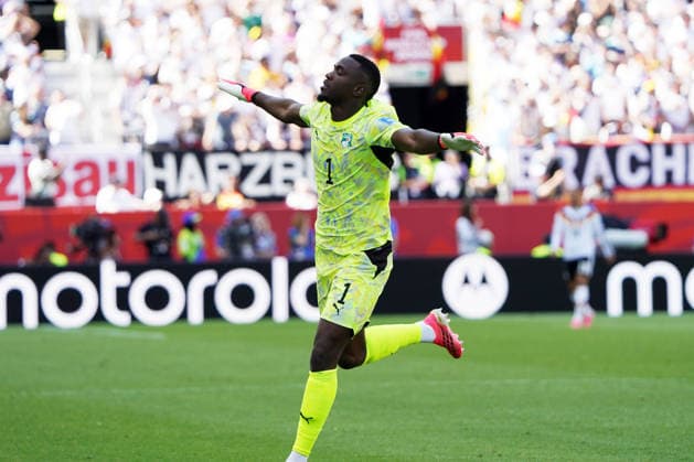 Fussball , Weltmeisterschaft 2026, FIFA WM 2026, Fussball World Cup , Canada USA, Mexico-2026, , Deutschland vs ElfenbeinKüste Germany vs Ivory Coast, Gruppenphase, Gruppen E , 20 .06.2026, Toronto Stadium Kanada, Yahia Fofana TW jubelt Elfenbeinküste , Aktion Einzelbild Foto Chai von der Laage FIFA regulations prohibit any use of photographs as image sequences and or quasi-video. EDITORIAL USE ONLY, *** Soccer, 2026 World Cup, FIFA World Cup 2026, Soccer World Cup, Canada, USA, Mexico 2026, , Germany vs. Ivory Coast, Group Stage, Group E, June 20, 2026, Toronto Stadium, Canada, Goalkeeper Yahia Fofana celebrates for the Ivory Coast, Action still photo by Chai von der Laage. FIFA regulations prohibit any use of photographs as image sequences and or quasi-video. EDITORIAL USE ONLY,,detected_source_language
