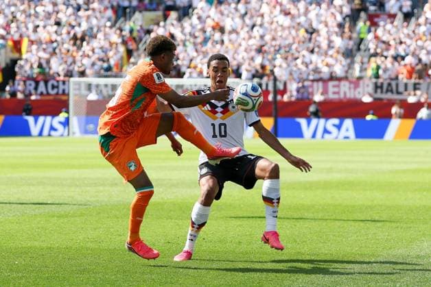 im Zweikampf, Aktion, mit Amad Diallo 15 (Elfenbeinkueste), Jamal Musiala 10 (Deutschland), Deutschland vs. Elfenbeinkueste, Fussball, FIFA, Weltmeisterschaft 2026, Gruppenphase, 20.06.2026 Toronto Ontario Kanada *** One-on-one, action, featuring Amad Diallo (15, Ivory Coast) and Jamal Musiala (10, Germany), Germany vs. Ivory Coast, soccer, FIFA, 2026 World Cup, group stage, June 20, 2026, Toronto, Ontario, Canada,detected_source_language Copyright: xkolbert-press ChristianxKolbertx