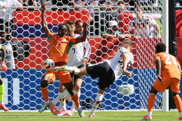 20.06.2026, Fussball, Herren, FIFA Weltmeisterschaft 2026, Vorrunde, Gruppe E, Toronto, Deutschland - Elfenbeinküste, Nico Schlotterbeck (Deutschland), Odilon Kossounou (Elfenbeinküste) Toronto BMO Field Ontario Kanada (CAN) *** June 20, 2026, Soccer, Mens, 2026 FIFA World Cup, Group Stage, Group E, Toronto, Germany vs. Ivory Coast, Nico Schlotterbeck (Germany), Odilon Kossounou (Ivory Coast), Toronto, BMO Field, Ontario, Canada (CAN),detected_source_language Copyright: xSebastianxBachx