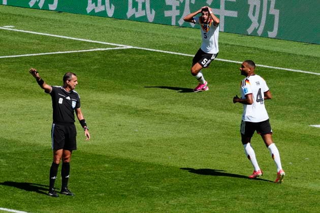 June 20, 2026, Toronto, On, CANADA: Germany s Aleksandar Pavlovic (5) and Jonathan Tah (4) react as referee Juan Gabriel Benitez signals during the first half of a World Cup Group E soccer match against Ivory Coast, in Toronto, on Saturday, June 20, 2026. Canada News - June 20, 2026  - ZUMAc35_ 20260620_zaf_c35_073 Copyright: xChrisxYoungx