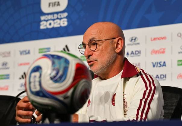 Luis de la Fuente Holds Pre-Match press conference, PK, Pressekonferenz in Atlanta ATLANTA, GEORGIA, USA JUNE 20, 2026: Spain national team, Nationalteam head coach Luis de la Fuente attends a press conference at Mercedes-Benz Stadium in Atlanta, Georgia, ahead of Spain s FIFA World Cup, WM, Weltmeisterschaft, Fussball 2026 Group H match against Saudi Arabia. ATLANTA United States of America Copyright: x xwalidxibrahimx xJNAxPressx