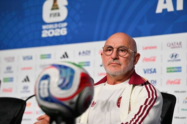 Luis de la Fuente Holds Pre-Match press conference, PK, Pressekonferenz in Atlanta ATLANTA, GEORGIA, USA JUNE 20, 2026: Spain national team, Nationalteam head coach Luis de la Fuente attends a press conference at Mercedes-Benz Stadium in Atlanta, Georgia, ahead of Spain s FIFA World Cup, WM, Weltmeisterschaft, Fussball 2026 Group H match against Saudi Arabia. ATLANTA United States of America Copyright: x xwalidxibrahimx xJNAxPressx