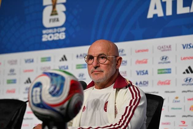 Luis de la Fuente Holds Pre-Match press conference, PK, Pressekonferenz in Atlanta ATLANTA, GEORGIA, USA JUNE 20, 2026: Spain national team, Nationalteam head coach Luis de la Fuente attends a press conference at Mercedes-Benz Stadium in Atlanta, Georgia, ahead of Spain s FIFA World Cup, WM, Weltmeisterschaft, Fussball 2026 Group H match against Saudi Arabia. ATLANTA United States of America Copyright: x xwalidxibrahimx xJNAxPressx