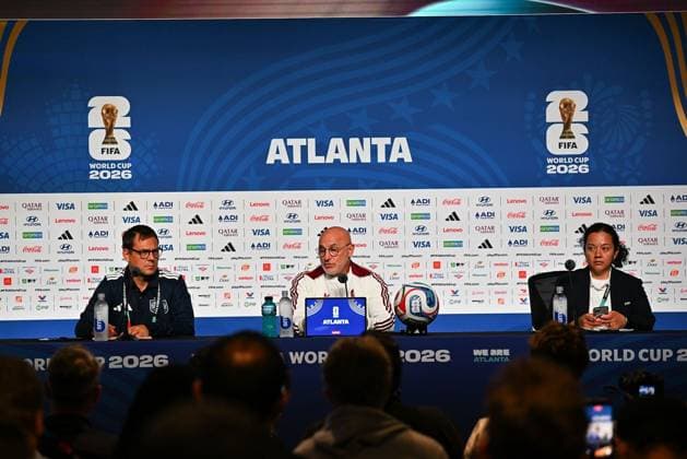 Luis de la Fuente Holds Pre-Match press conference, PK, Pressekonferenz in Atlanta ATLANTA, GEORGIA, USA JUNE 20, 2026: Spain national team, Nationalteam head coach Luis de la Fuente attends a press conference at Mercedes-Benz Stadium in Atlanta, Georgia, ahead of Spain s FIFA World Cup, WM, Weltmeisterschaft, Fussball 2026 Group H match against Saudi Arabia. ATLANTA United States of America Copyright: x xwalidxibrahimx xJNAxPressx