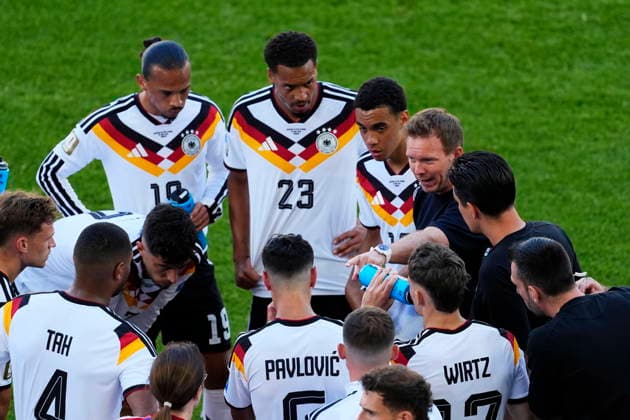 June 20, 2026, Toronto, On, CANADA: Germany manager Julian Nagelsmann speaks with his team during the first half of a World Cup Group E soccer match against Ivory Coast, in Toronto, on Saturday, June 20, 2026. Canada News - June 20, 2026  - ZUMAc35_ 20260620_zaf_c35_083 Copyright: xChrisxYoungx