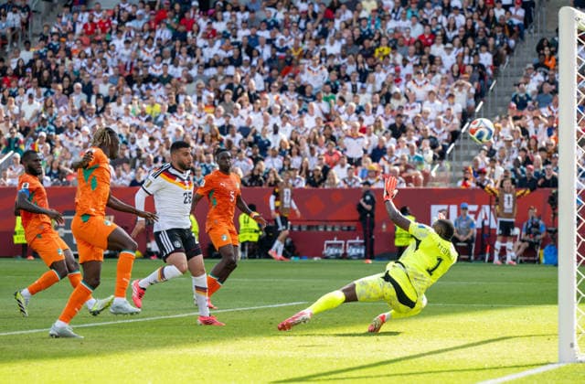 Fußball, Herren, FIFA World Cup, WM, Weltmeisterschaft, Fussball 2026, Spiel in Toronto (Gruppe E, 2. Spieltag), Deutschland - Elfenbeinküste, Deniz Undav (Deutschland) erzielt das Tor zum 1:1 gegen Franck Kessie (Elfenbeinküste), Odilon Kossounou (Elfenbeinküste), Wilfried Singo (Elfenbeinküste) und Torhüter Yahia Fofana (Elfenbeinküste), 20.06. 2026,