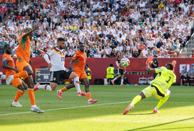 Fußball, Herren, FIFA World Cup, WM, Weltmeisterschaft, Fussball 2026, Spiel in Toronto (Gruppe E, 2. Spieltag), Deutschland - Elfenbeinküste, Deniz Undav (Deutschland) erzielt das Tor zum 1:1 gegen Franck Kessie (Elfenbeinküste), Odilon Kossounou (Elfenbeinküste), Wilfried Singo (Elfenbeinküste) und Torhüter Yahia Fofana (Elfenbeinküste), 20.06. 2026,