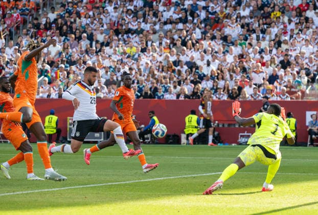 Fußball, Herren, FIFA World Cup, WM, Weltmeisterschaft, Fussball 2026, Spiel in Toronto (Gruppe E, 2. Spieltag), Deutschland - Elfenbeinküste, Deniz Undav (Deutschland) erzielt das Tor zum 1:1 gegen Franck Kessie (Elfenbeinküste), Odilon Kossounou (Elfenbeinküste), Wilfried Singo (Elfenbeinküste) und Torhüter Yahia Fofana (Elfenbeinküste), 20.06. 2026,