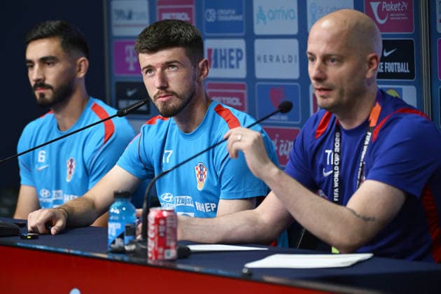 Alexandria, 200626. Croatian players at the press conference, PK, Pressekonferenz of the Croatian national football team at the training center of the World Cup base camp, located at the Episcopal High School. On photo: Josip Sutalo i Petar Sucic. Photo: Boris Kovacev CROPIX *** Local Caption *** Konferencija za medije hrvatske nogometne reprezentacije u trening centru baznog kampa Svjetskog nogometnog prvenstva, smjestenom u Episkopalnoj gimnaziji. Copyright: xxBorisxKovacevx xCROPIXx sutalo_sucic8-200626
